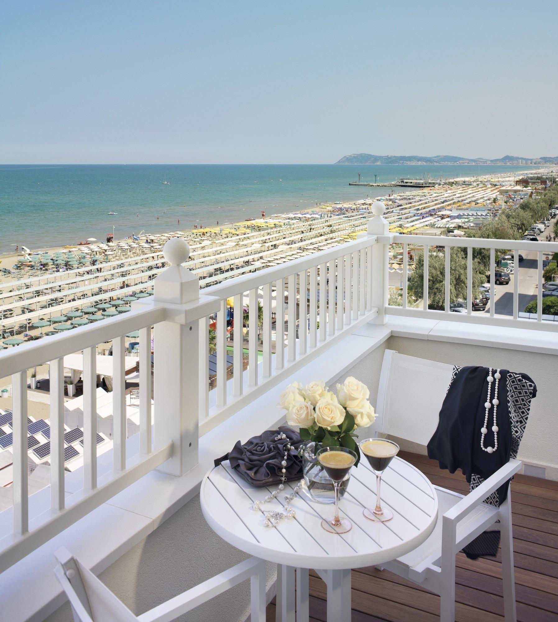 Hotel Tiffany's Riccione Exterior foto